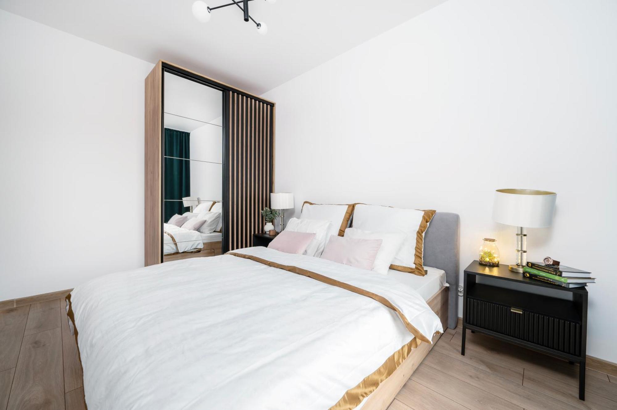 Manufaktura Residence - Apartamenty Prestiz Z Garazem Podziemnym I Dwoma Lazienkami Lodź Bagian luar foto