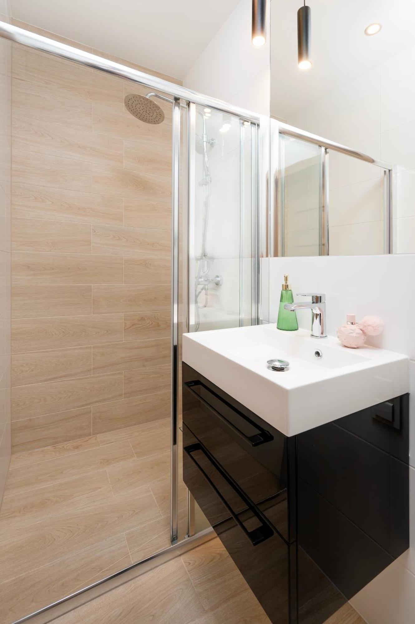 Manufaktura Residence - Apartamenty Prestiz Z Garazem Podziemnym I Dwoma Lazienkami Lodź Bagian luar foto